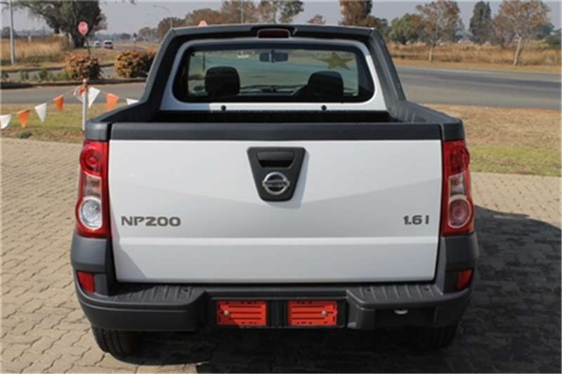 2017 Nissan NP200 1.6i (aircon) Single cab bakkie ( Petrol / FWD