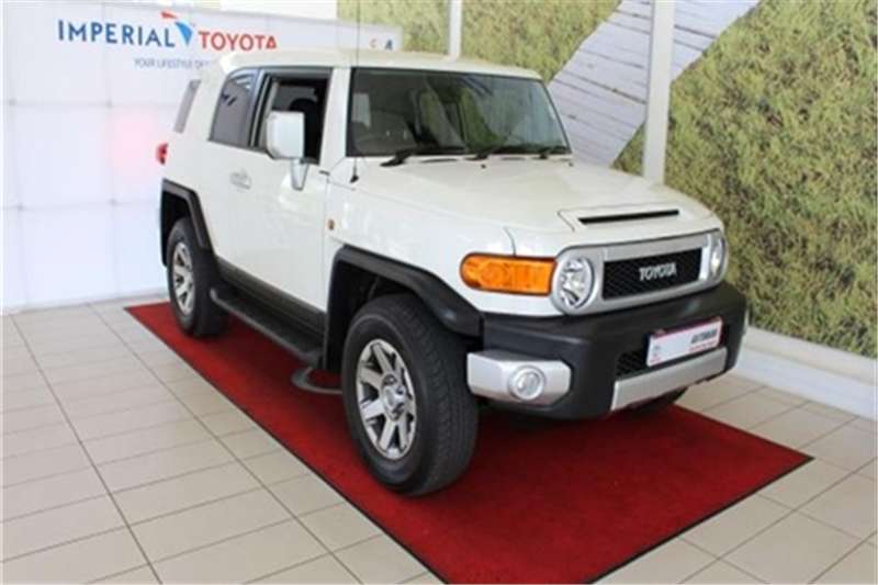 Toyota FJ Cruiser 2017: Petualangan di Ujung Jari, Panduan Lengkap Pembelian