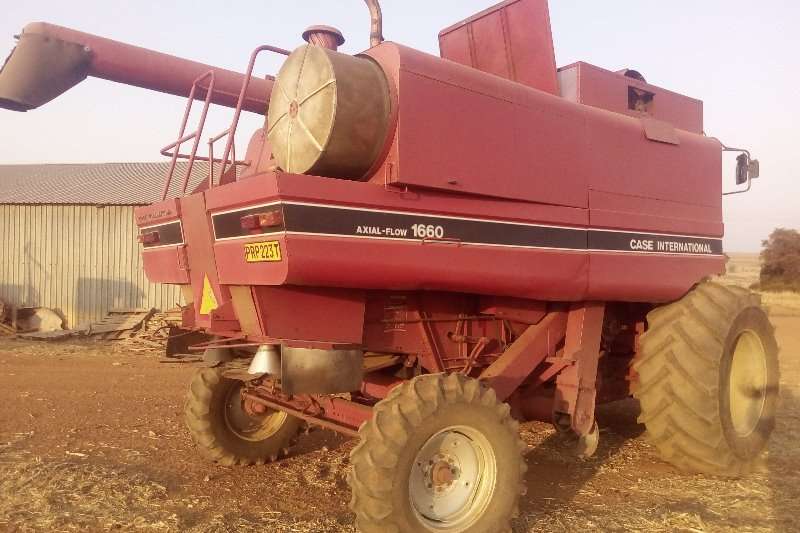Case Used Case 1680 Harvester Grain harvesters Combine harvesters and