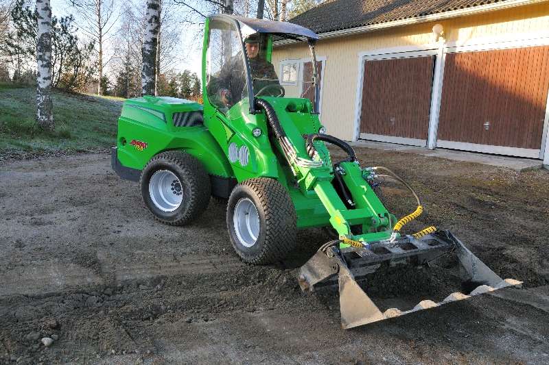 2017 Avant Avant 745 Kubota engine Mini loader/digger/trac 700