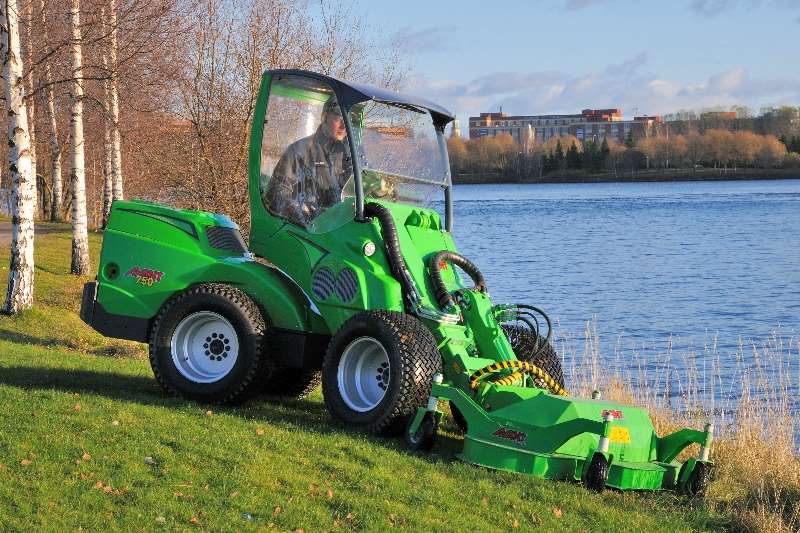2017 Avant Avant 745 Kubota engine Mini loader/digger/trac 700