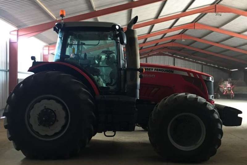 2012 Massey Ferguson Massey Ferguson 8690 Cab 250KW Four wheel drive