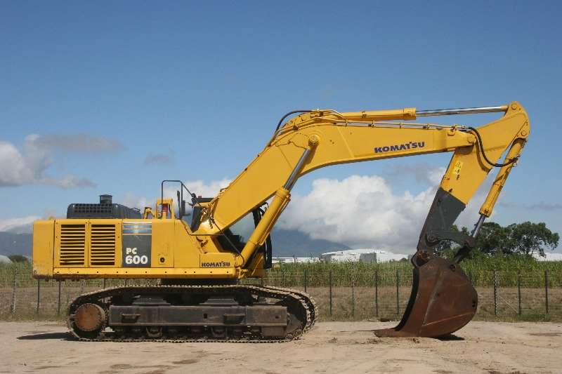 2007 Komatsu Komatsu PC600 7 Excavators Machinery for sale in Western