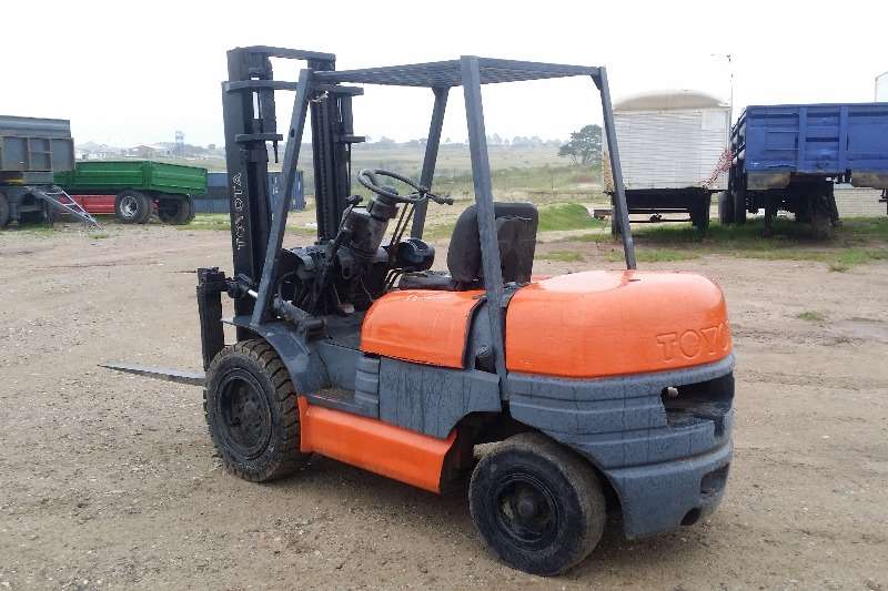 1985 Toyota 3 ton Diesel forklift Forklifts Machinery for sale in