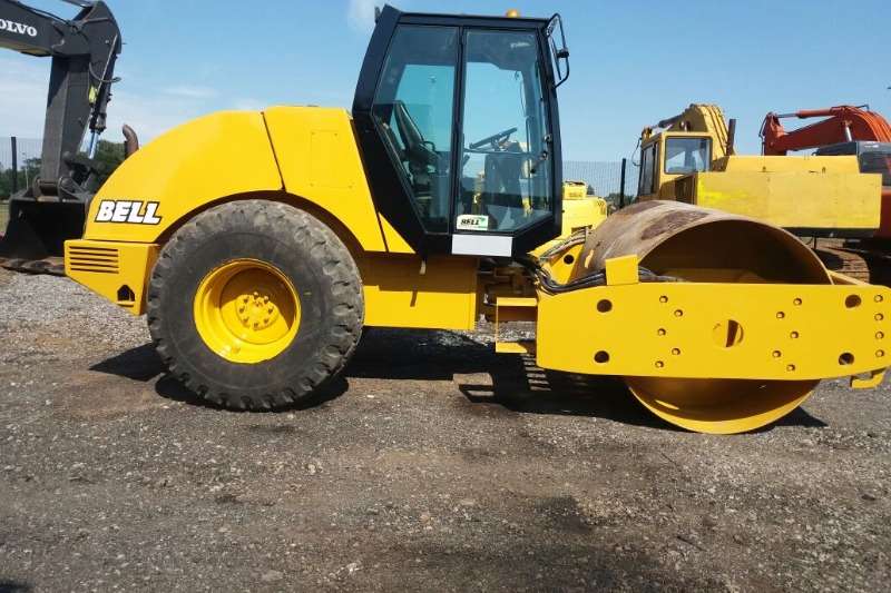 2006 Bell 10 Ton Closed cab Rollers Machinery for sale in Gauteng R