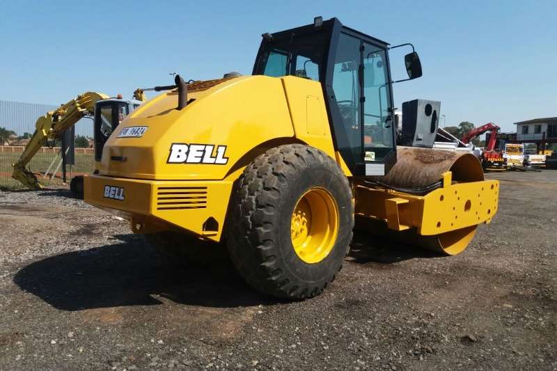 2006 Bell 10 Ton Closed cab Rollers Machinery for sale in Gauteng R