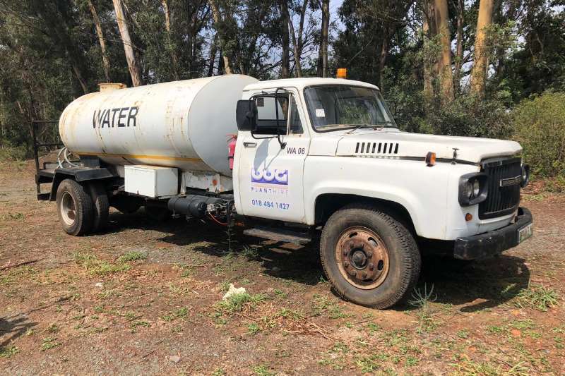 日产水油轮油轮8000 lt卡车
