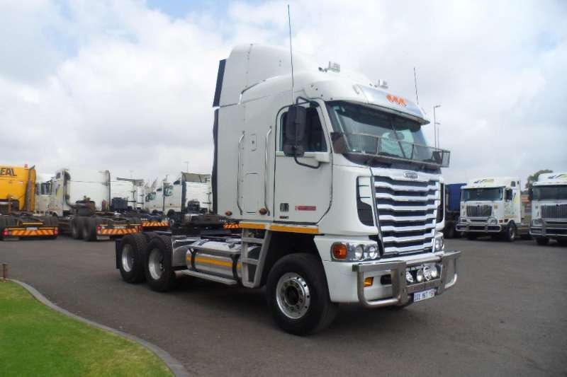 2014 Freightliner 2014 FREIGHTLINER ARGOSY CUMMINS ISX 500 double axle