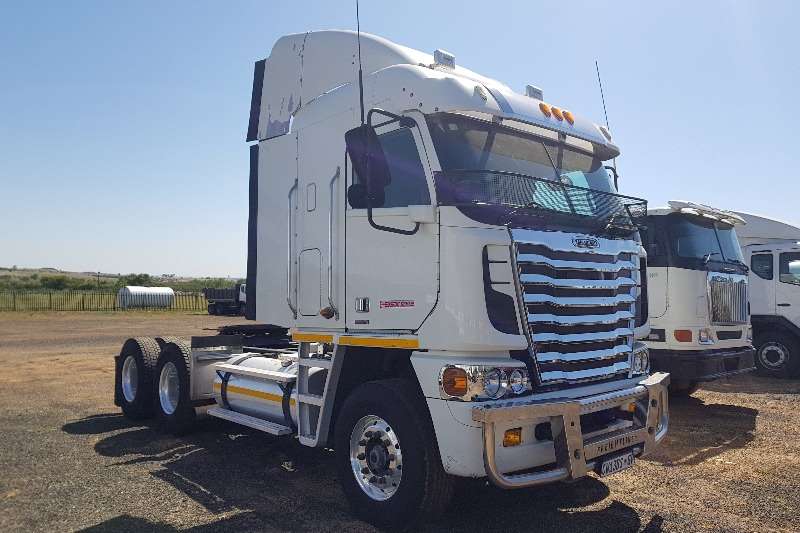 2013 Freightliner Cummins ISX 500 double axle TruckTractor Trucks for