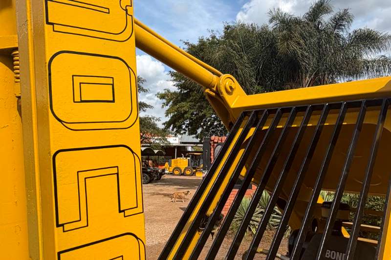   Bond Industries Rough Terrain 5 Ton Forklift . Pri