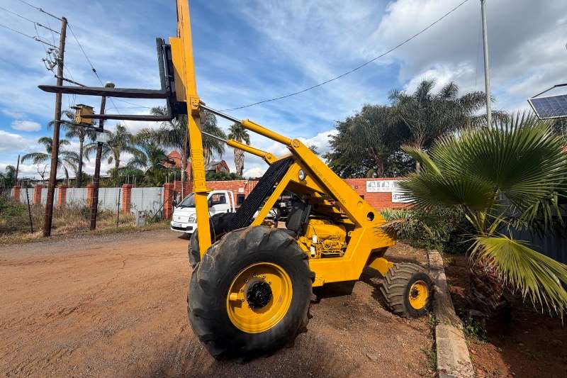   Bond Industries Rough Terrain 5 Ton Forklift . Pri