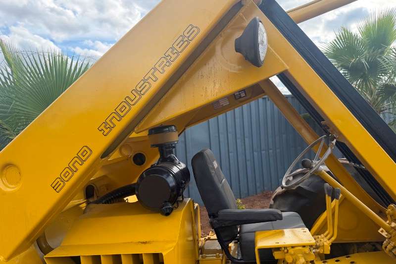   Bond Industries Rough Terrain 5 Ton Forklift . Pri