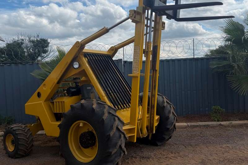   Bond Industries Rough Terrain 5 Ton Forklift . Pri