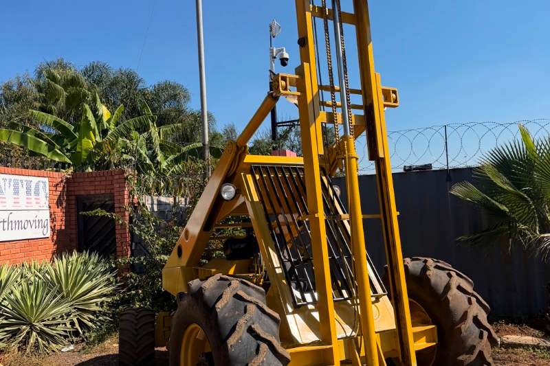   Bond Industries Rough Terrain 5 Ton Forklift . Pri