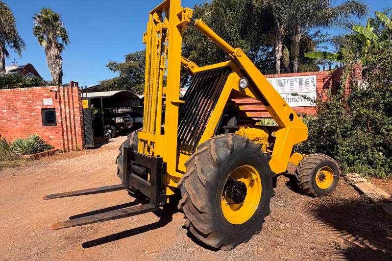   Bond Industries Rough Terrain 5 Ton Forklift . Pri
