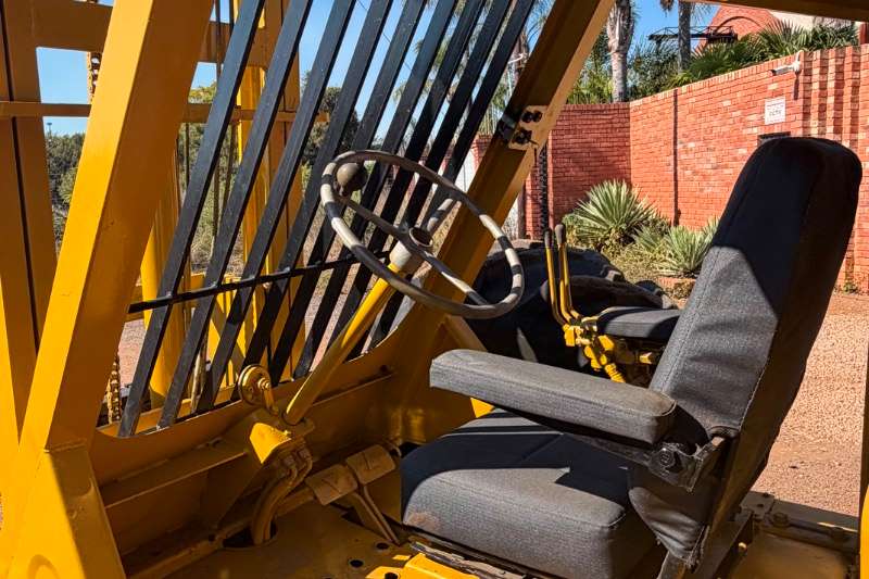   Bond Industries Rough Terrain 5 Ton Forklift . Pri
