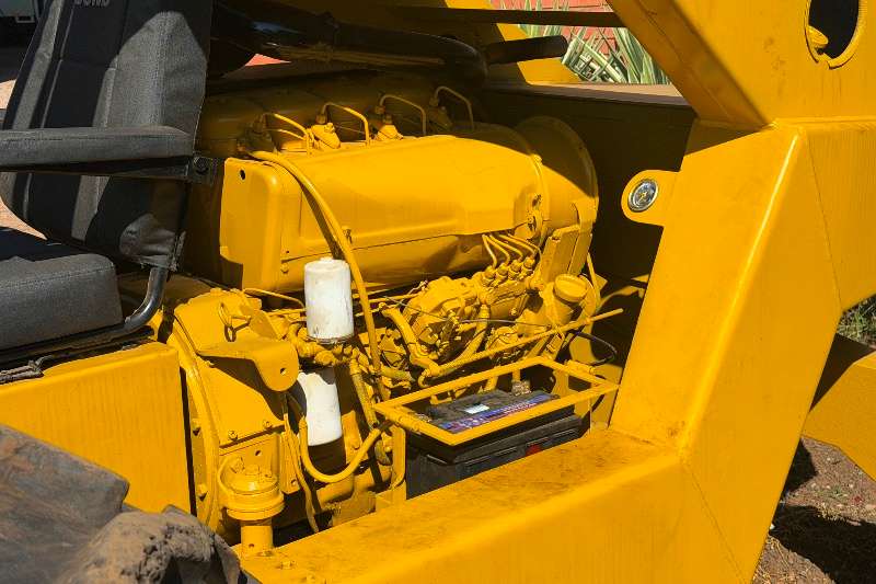   Bond Industries Rough Terrain 5 Ton Forklift . Pri