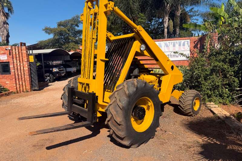   Bond Industries Rough Terrain 5 Ton Forklift . Pri