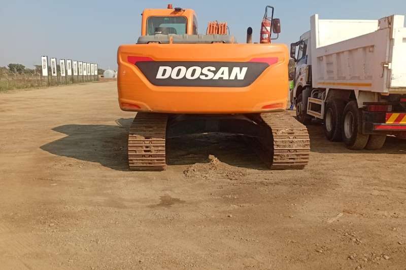   DX220LCA 