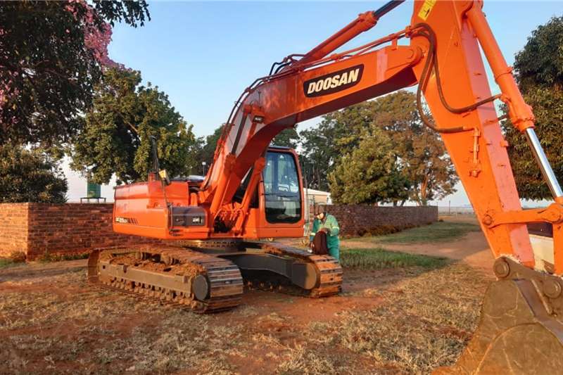   DX225LCA