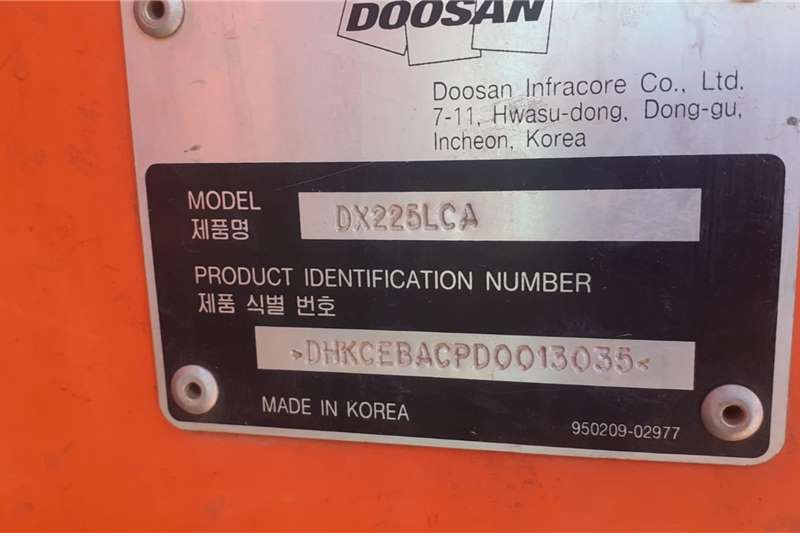   DX225LCA
