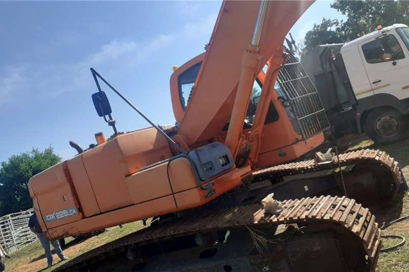   DX225LCA