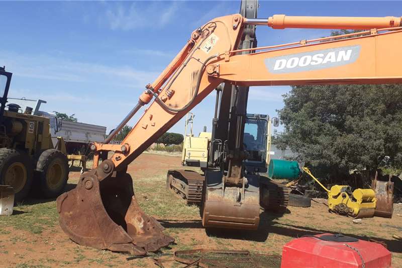   DX225LCA