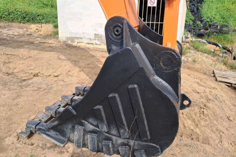   Zaxis 330