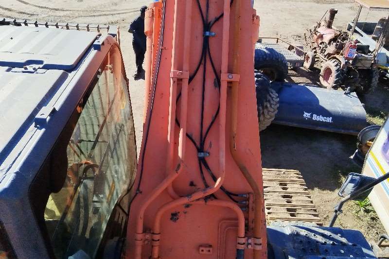  Zaxis 330