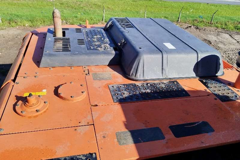   Zaxis 330