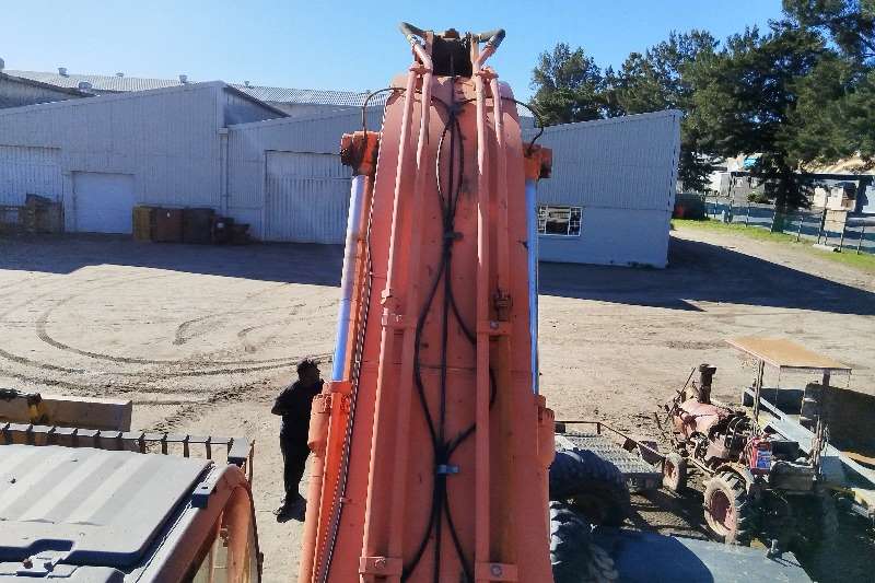   Zaxis 330