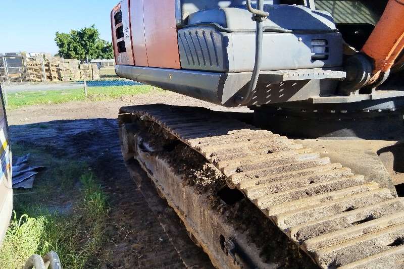   Zaxis 330
