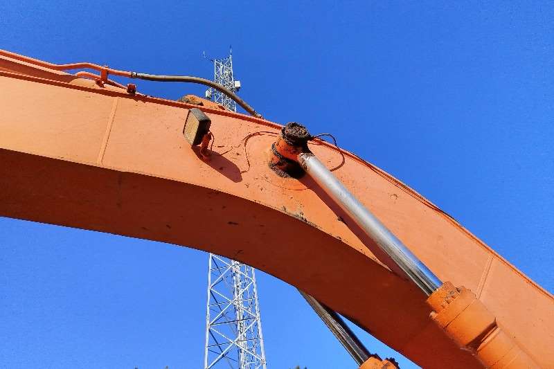   Zaxis 330