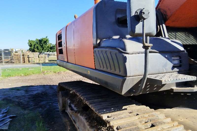   Zaxis 330