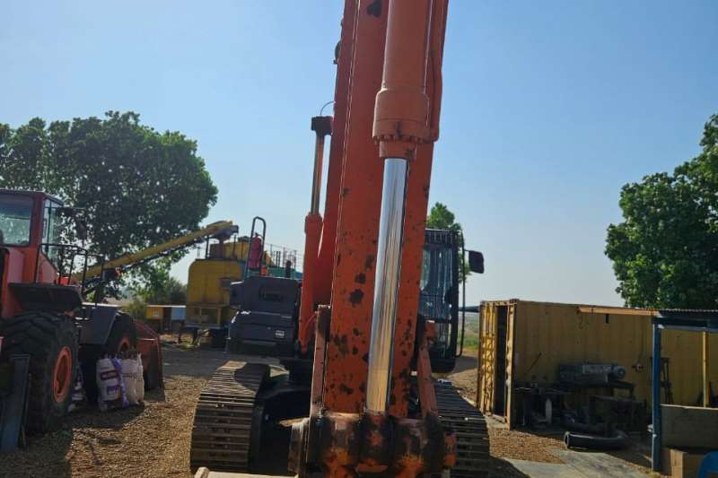   Zaxis 330LC