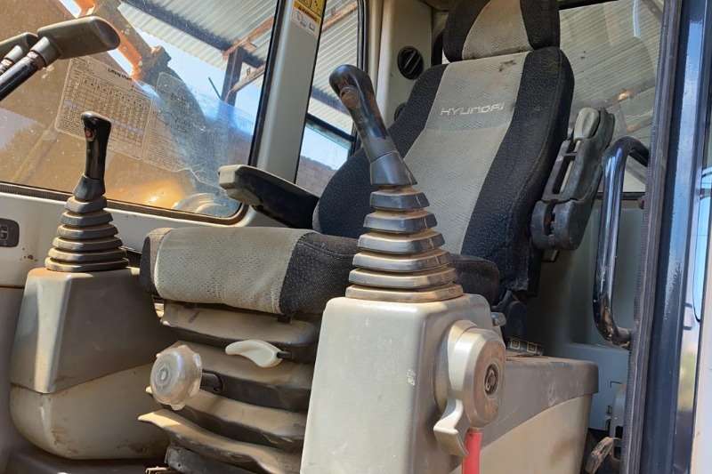   305 Robex LC 7
