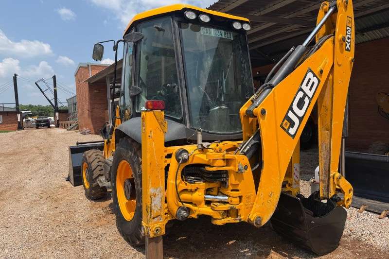   3CX With Forks And Aircon