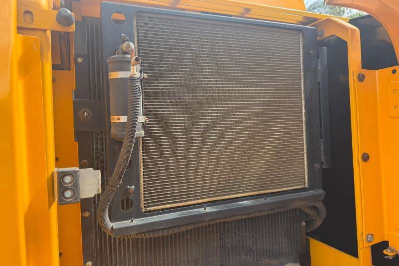   JCB JS205 LC