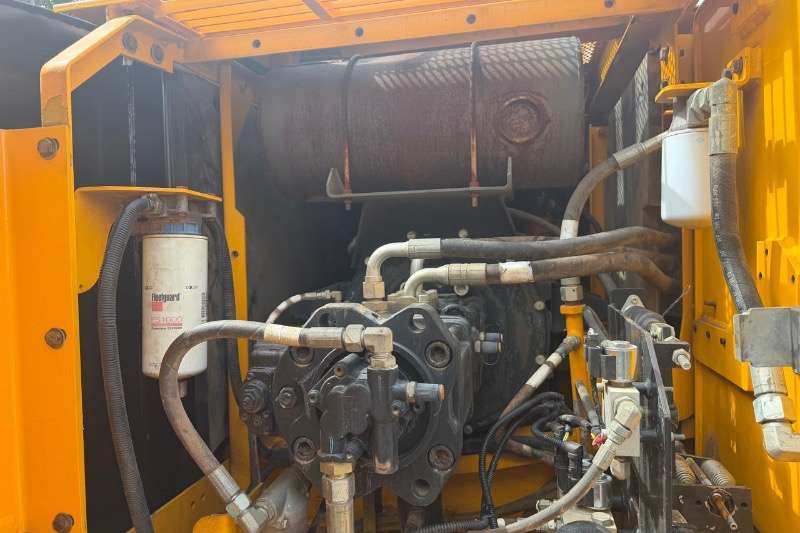  JCB JS205 LC