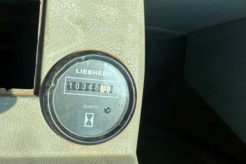   944