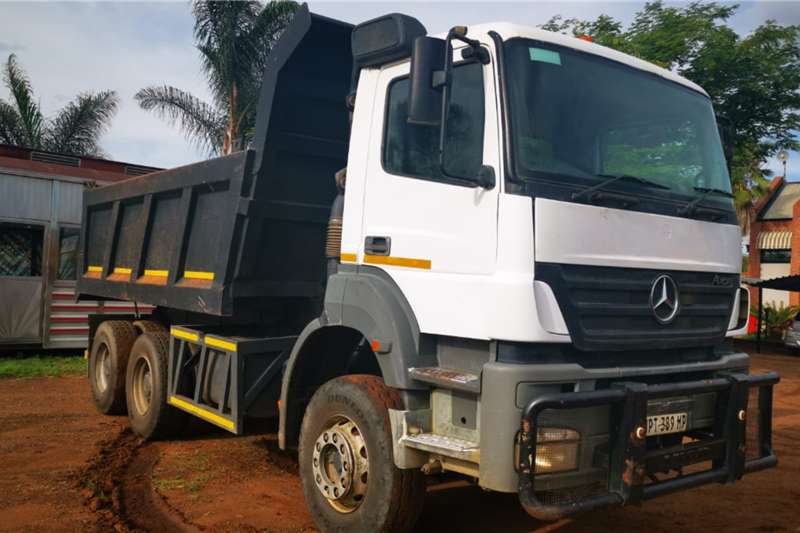   2010 MERCEDES 3335 Axor 10 CUBE TIPPERS