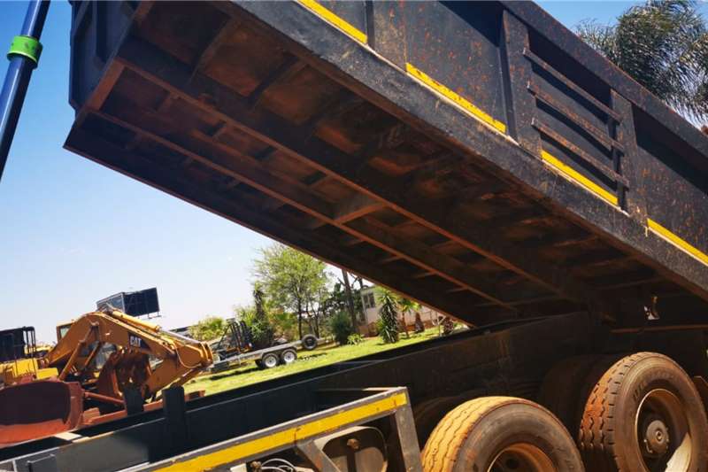  2010 MERCEDES 3335 Axor 10 CUBE TIPPERS