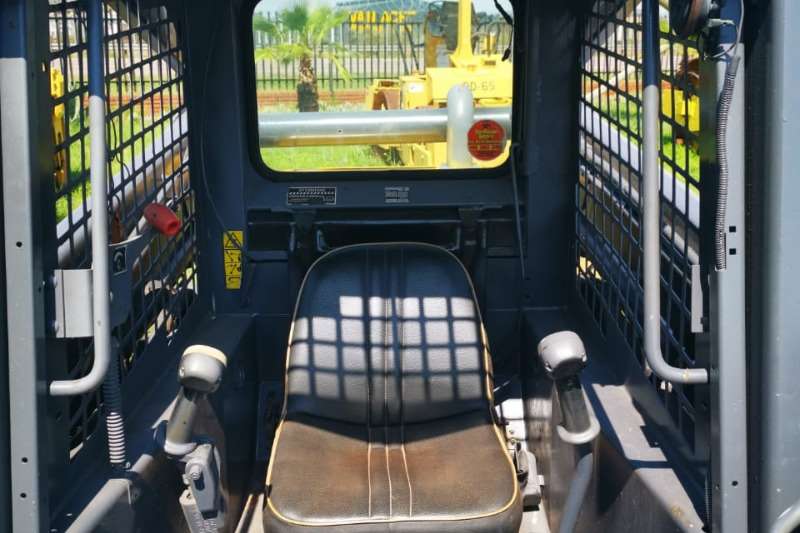   2008 New Holland L185 Skidsteer