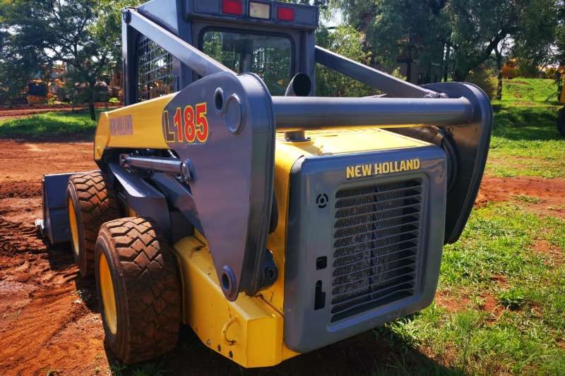   2008 New Holland L185 Skidsteer