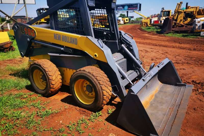   2008 New Holland L185 Skidsteer
