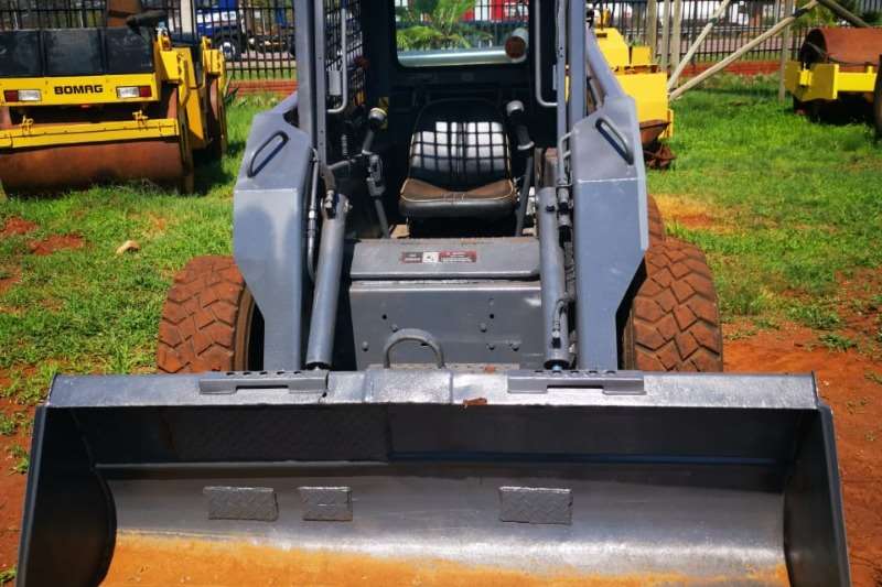   2008 New Holland L185 Skidsteer