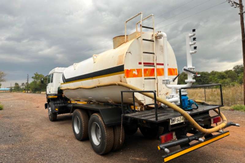   2523 16,000L Water Bowser