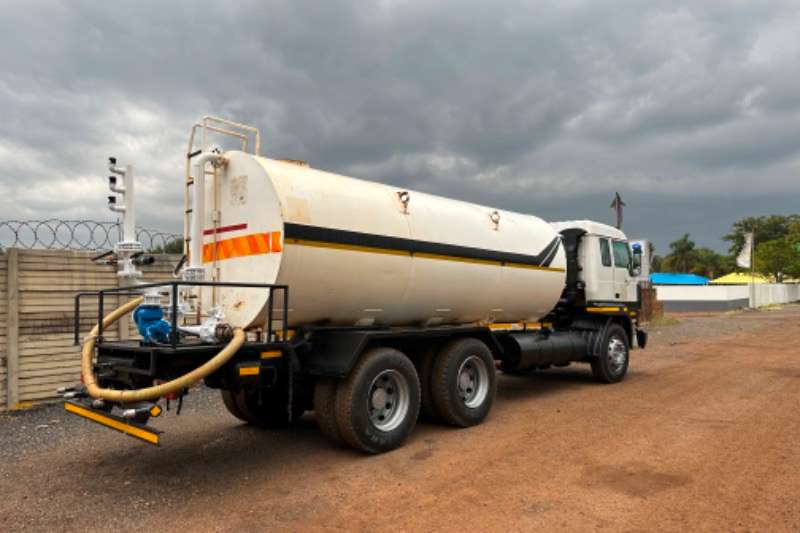   2523 16,000L Water Bowser