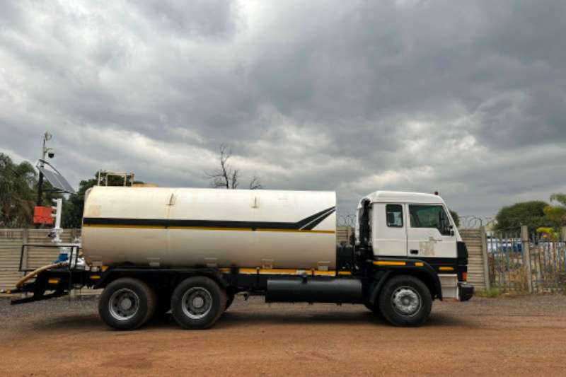   2523 16,000L Water Bowser