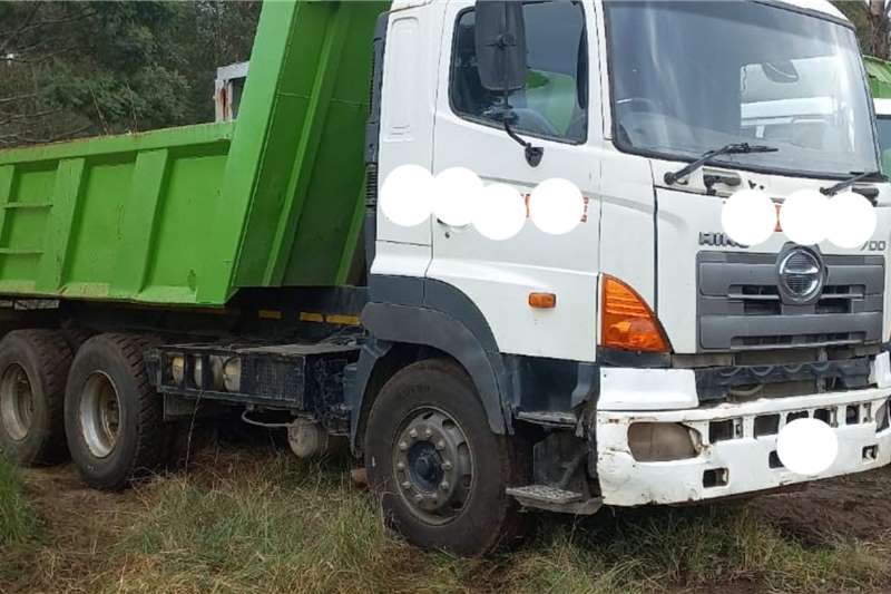   HINO 700 PROFIA